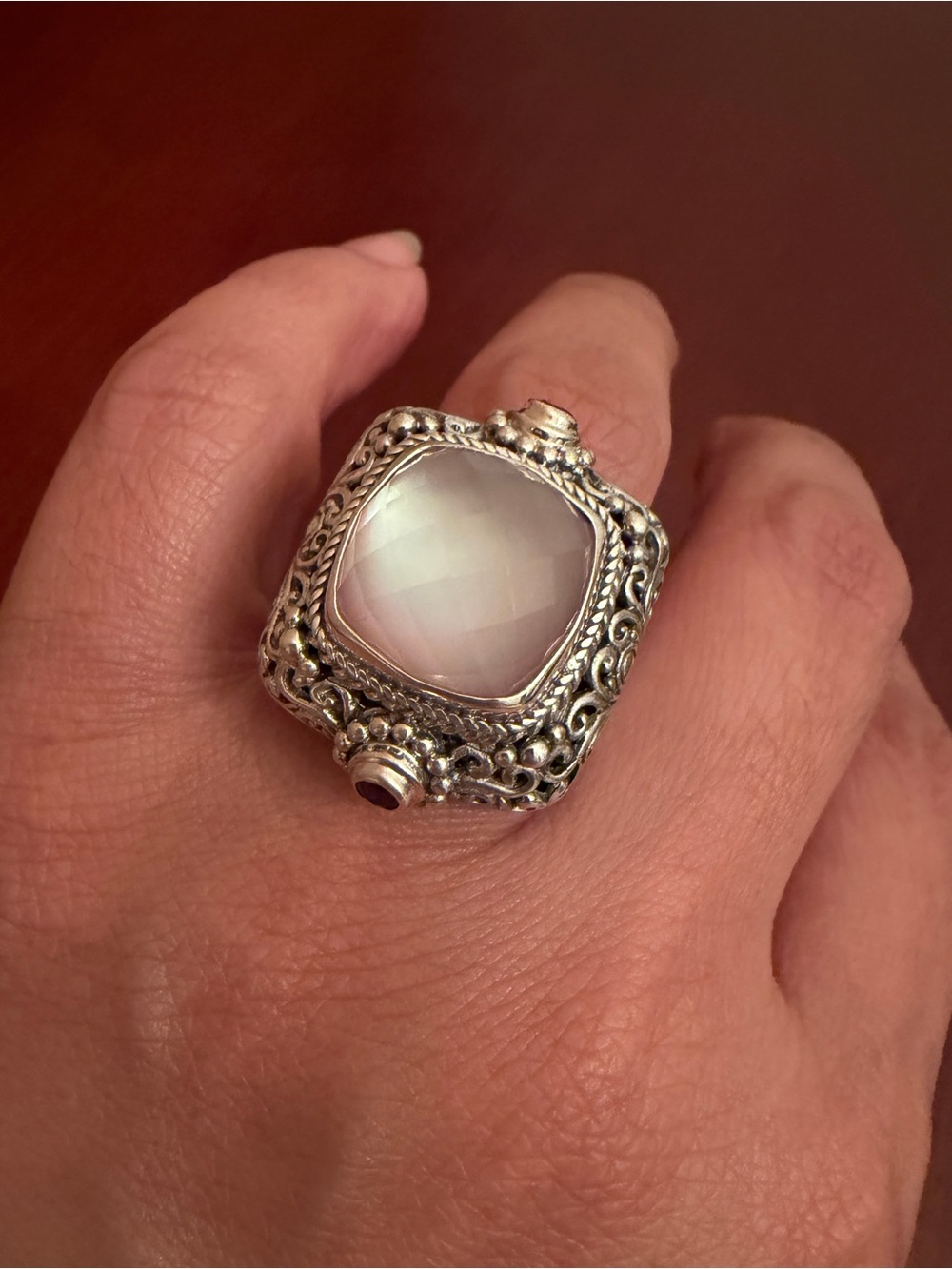 NWOT SARDA STERLING SILVER RING, SZ 6.5 MOTHER OF PEARL DOUBLET & GARNET, PRETTY